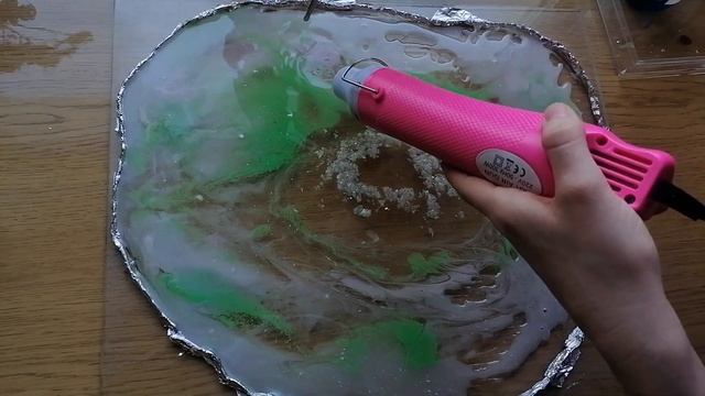 СРЕЗ КАМНЯ\ ЭТАПЫ СОЗДАНИЯ КАРТИНЫ ЭПОКСИДНОЙ СМОЛОЙ\ КАК СДЕЛАТЬ СРЕЗ КАМНЯ\ ПОДНОС ИЗ СМОЛЫ смотреть онлайн