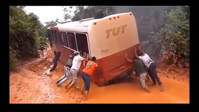 Extreme driving Bus Off Road Snow and Stuck in Mud смотреть онлайн