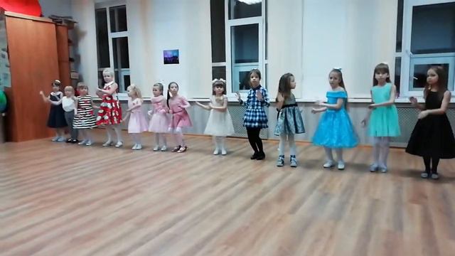 "Откуда дырки в сыре!?" образцовый вокальный ансамбль"Улыбка" 23.11.2018 смотреть онлайн