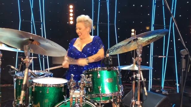 "Все цвета джаз-панка с Теоной Контридзе", 05 октября КЗ "МИР" смотреть онлайн