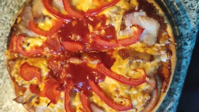 домашняя пицца #пицца #перец #помидор #кукуруза #грудинка #паперони#дом #дома #своимируками смотреть онлайн