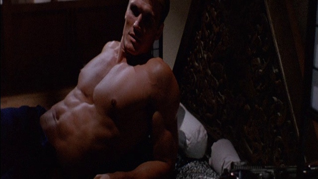 Тиа Каррере и Дольф Лундгрен - sех scene (Разборки в мал... смотреть онлайн