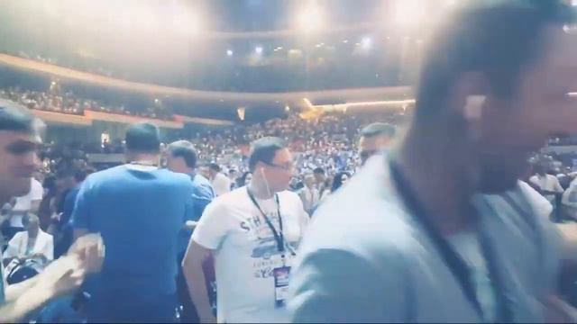 Тони Роббинс качает... смотреть онлайн