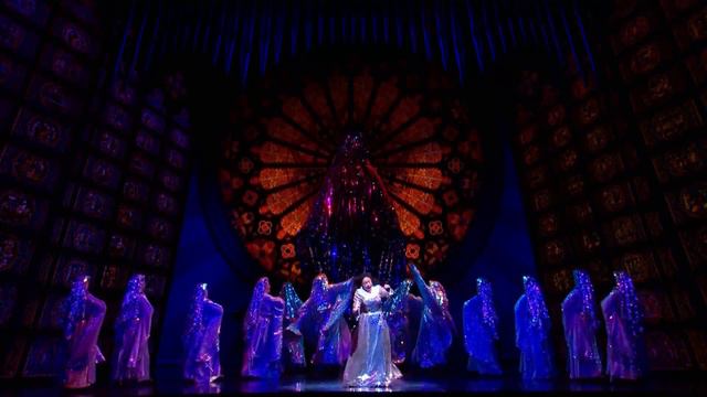 SISTER ACT: RAVEN-SYMONÉ SINGS "SPREAD THE LOVE AROUND" смотреть онлайн