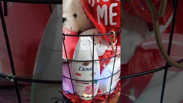 Watch how I Create an all Dove gift basket with lights смотреть онлайн