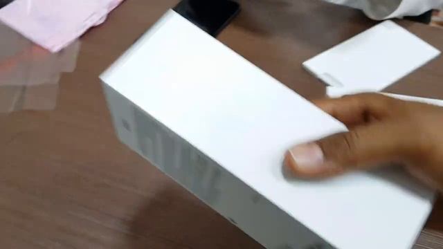 Unboxing Apple iPhone Xs Max 256 GB black in Dubai. смотреть онлайн