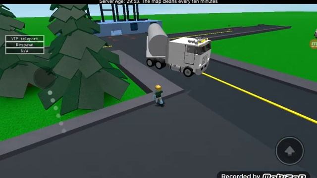 Поезда против машин в РОБЛОКС смотреть онлайн