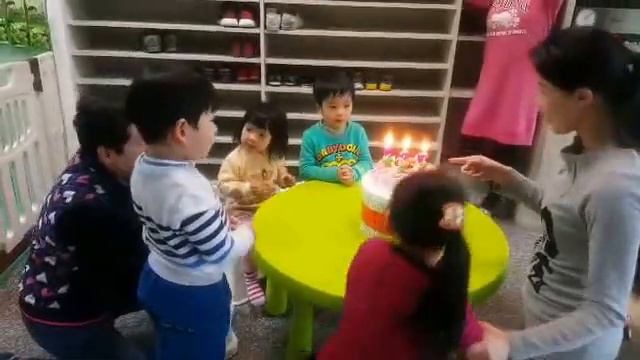 Let's celebrate birthday together!(4 years and 11 months old) смотреть онлайн