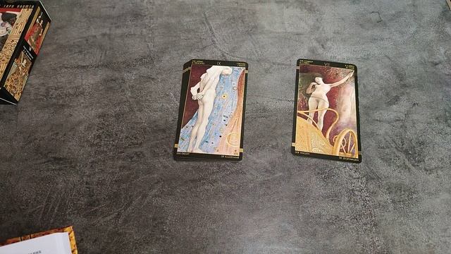 ОБЗОР ЗОЛОТОЕ ТАРО КЛИМТА / Потрясающей красоты колода и ЖУТКО СТРАННЫЙ УЧЕБНИК! смотреть онлайн