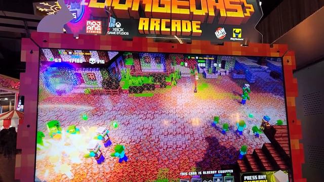 Minecraft Dungeons Boss vs Arcade players смотреть онлайн