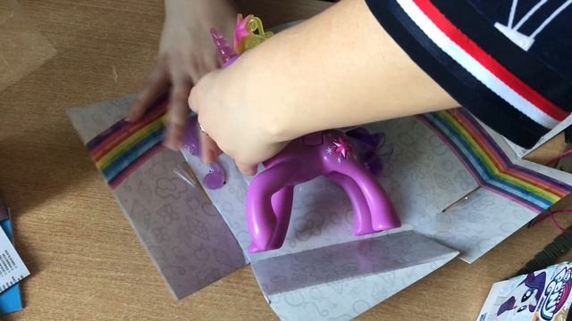 Игрушка My Little Pony Искорка с радужными крыльями E2928EU4 смотреть онлайн