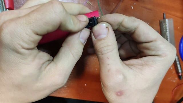 Ліхтарик з "одноразки" своїми руками смотреть онлайн