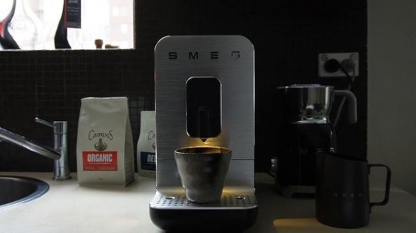 Let's make coffee using the SMEG bean to cup coffee machine #smeg #coffee #coffeemachine #homecoffe