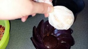 Мраморные яйца. Простой способ окраски пасхальных яиц.