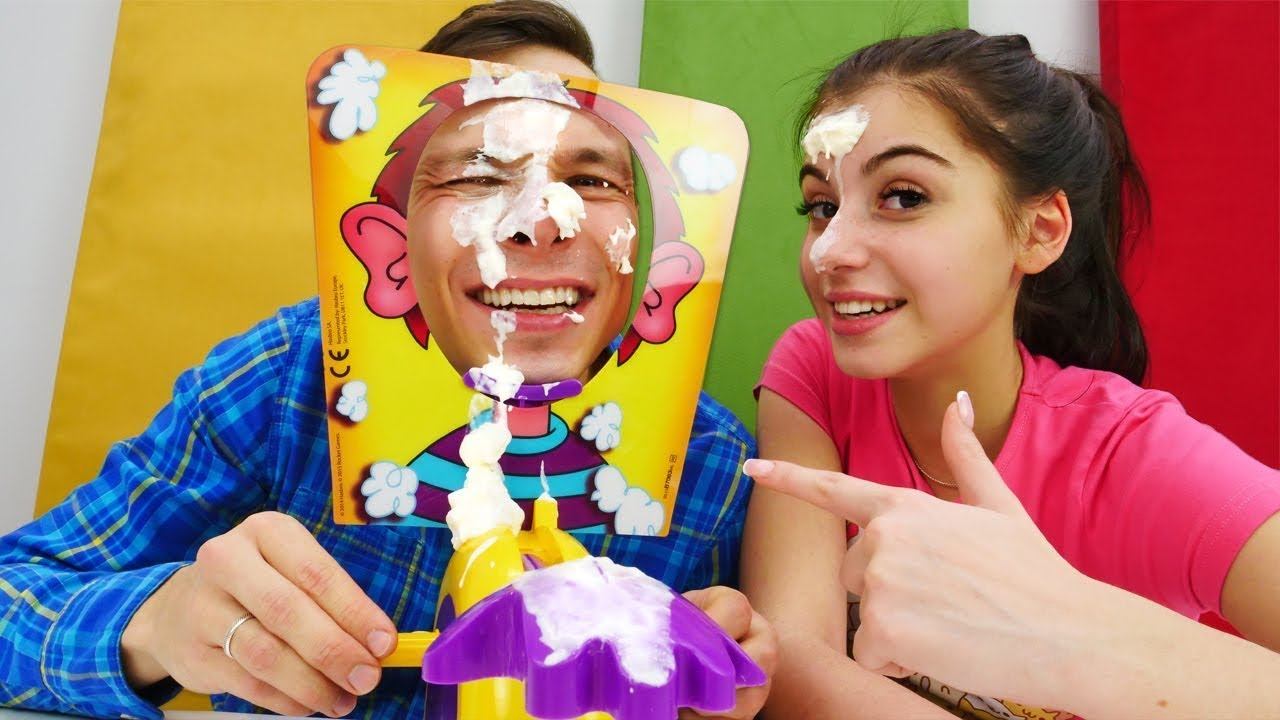ЧЕЛЛЕНДЖ Пирог в лицо - Веселая игра - Pie Face Challenge смотреть онлайн