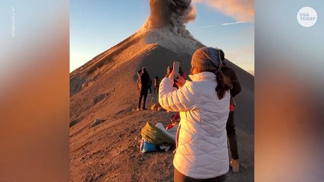 Tourists in Guatemala take risky adventure to base of erupting volcano | USA TODAY смотреть онлайн