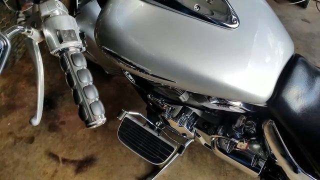 Honda VTX 1300R with V&H Cruzers смотреть онлайн