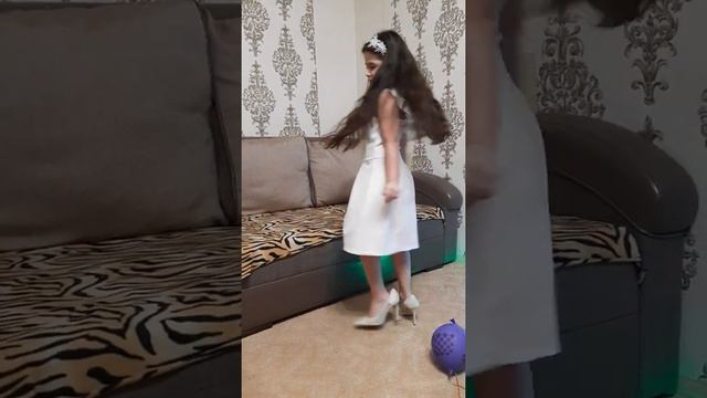 Первое видео,мы переименовали мой канал.Теперь будет называться Каролинка Лезгинка