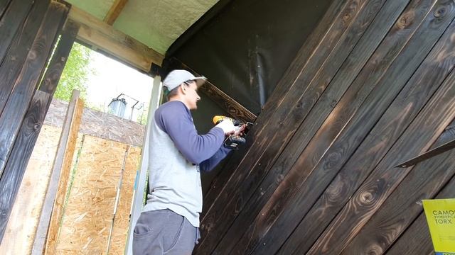 Интересный фасад из ОБОЖЕННОЙ ДОСКИ! Беседка + сарай. Часть 2. Burnt wooden facade (barn & gazebo) смотреть онлайн