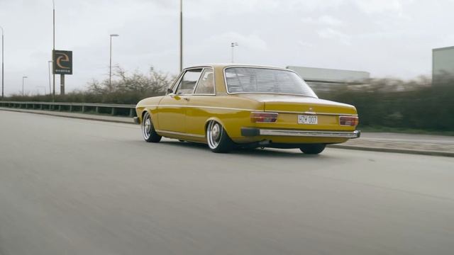 AUDI 100 C1