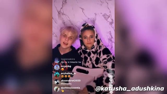 ?Катя Адушкина - ?Спела «Белые обои чёрная посуда...» под гитару? смотреть онлайн