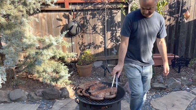 Steak, egg plant salad and fried potatoes on the live fire смотреть онлайн