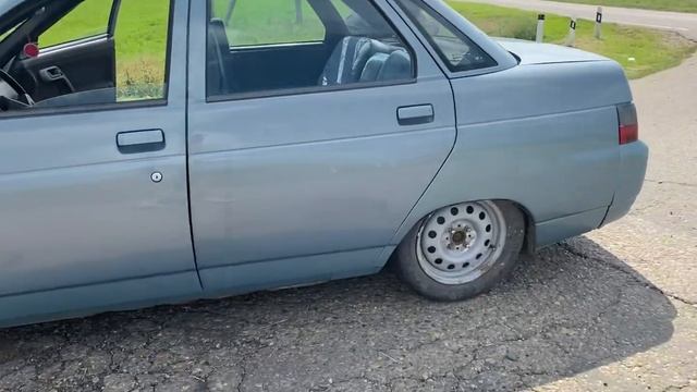 ВАЗ 2110 на посадке , выхлоп акрапович