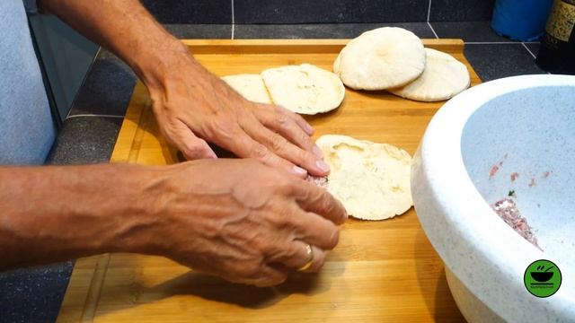 Pita-Brot ? mit Hackfleisch Schafskäsefüllung Gyros Art im OptiGrill von KochMalSchnell смотреть онлайн