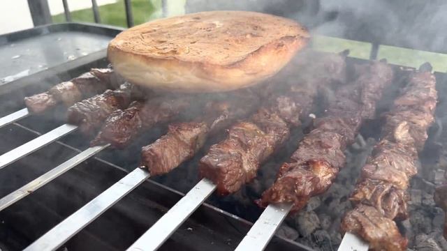 САМЫЙ ВКУСНЫЙ ШАШЛЫК И ТУЙ КАБОБ ВЕСНОЙ В УЗБЕКИСТАНЕ #мясо #шашлык #узбекистан смотреть онлайн