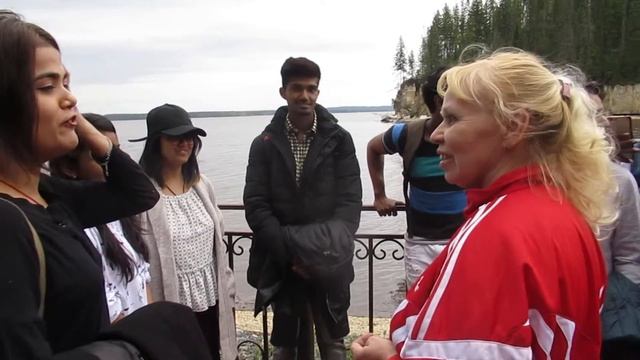 Учительница из глубинки г. Оса Пермского края общается со студентами из Индии на английском! смотреть онлайн