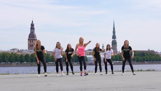 Зажигательный танец от фитнес-экспертов Herbalife Nutrition