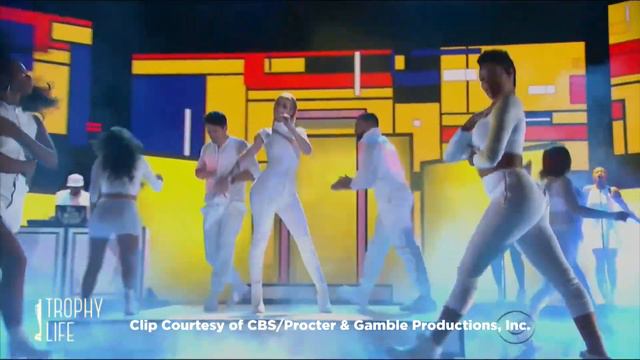 Iggy Azalea Slays 2015 People's Choice Award 'Beg For It' Performance смотреть онлайн