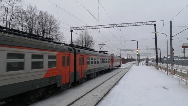 Электропоезд ЭД9М-0188 с сообщением "Н.Новгород-Гороховец" прибывает на ст. "Сортировочная". смотреть онлайн