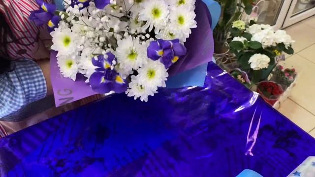 Идеи букетов к 1 сентября • синий ? надёжный синий • цвет постоянства, верности, доброты смотреть онлайн