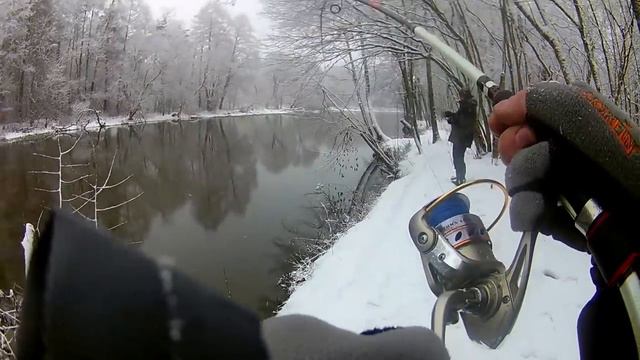 ЗИМНИЙ СПИННИНГ р Свислочь. ЯНВАРСКИЙ СОМ ЛОМАЕТ СПИННИНГ.Отрытие сезона 2019г. смотреть онлайн