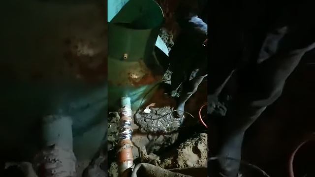 Решаем вопрос с канализацией. Выкапываем ёмкость и ставим станцию смотреть онлайн