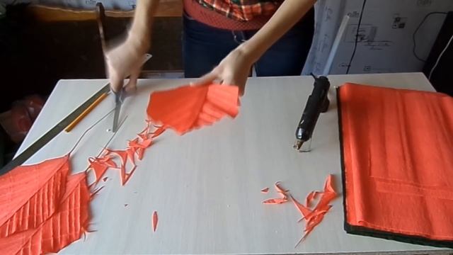 РОСТОВАЯ ПУАНСЕТТИЯ из гофрированной бумаги. Часть 1 смотреть онлайн