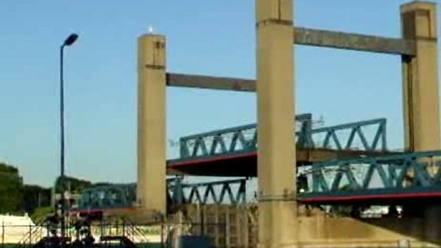 Подъемный мост поломал кораблик смотреть онлайн