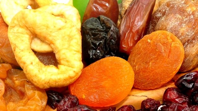 Виды сухофруктов и их польза. И калорийность . смотреть онлайн