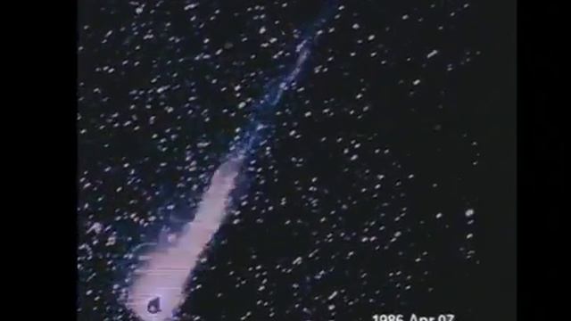 The Tails of Comet Halley смотреть онлайн