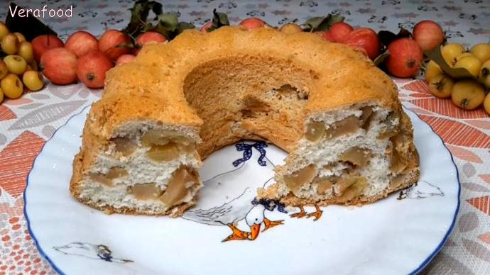 Шарлотка бисквитная. Воздушная ароматная шарлотка. смотреть онлайн