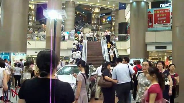 Super Brand Mall, Pudong, Shanghai смотреть онлайн