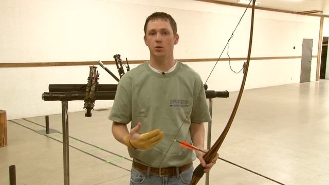 Archery 101 : Using Finger Tabs, Gloves and Silencers on Your Bow смотреть онлайн