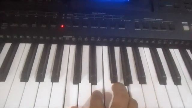 Bass Clef-ko C Chord Combination-o Dokani смотреть онлайн