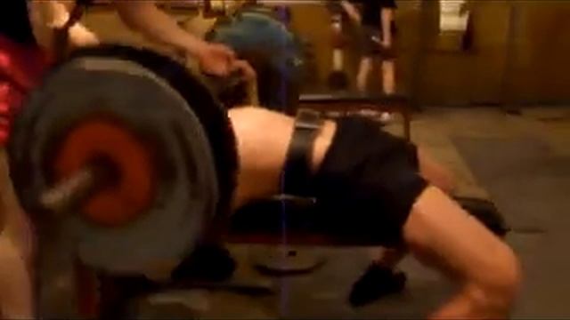 жим лежа 135 на 5 при весе 90 кг смотреть онлайн