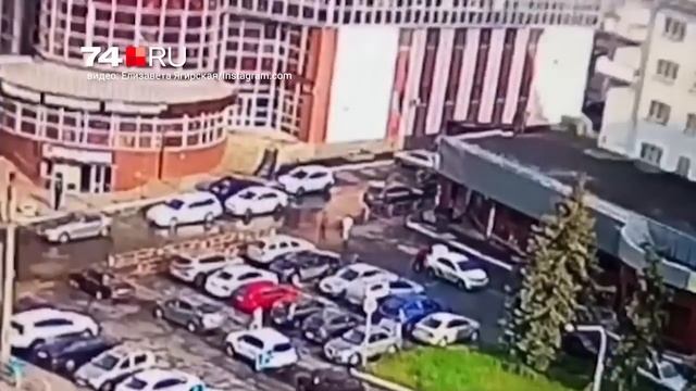 Видео с камер наблюдения, где напали на семейную пару смотреть онлайн