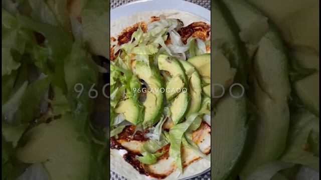 UNDER 500 CALORIE MEALS - TEMPURA CHICKEN, BACON, AVOCADO & CHIPOTLE WRAP RECIPE (480 Cals) #lunch смотреть онлайн