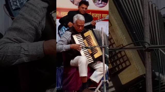 The Great Accordion Player by Anil Gode (Pune) At Indore #accordionlover #oldisgold #instrumental смотреть онлайн