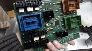 Разбор блока предохранителей под бардачком ford mondeo 4