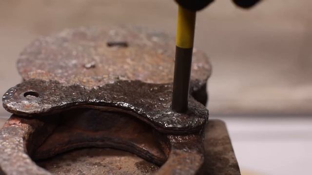 Very Rusty Lock Restoration. Padlock Of The 19th Century